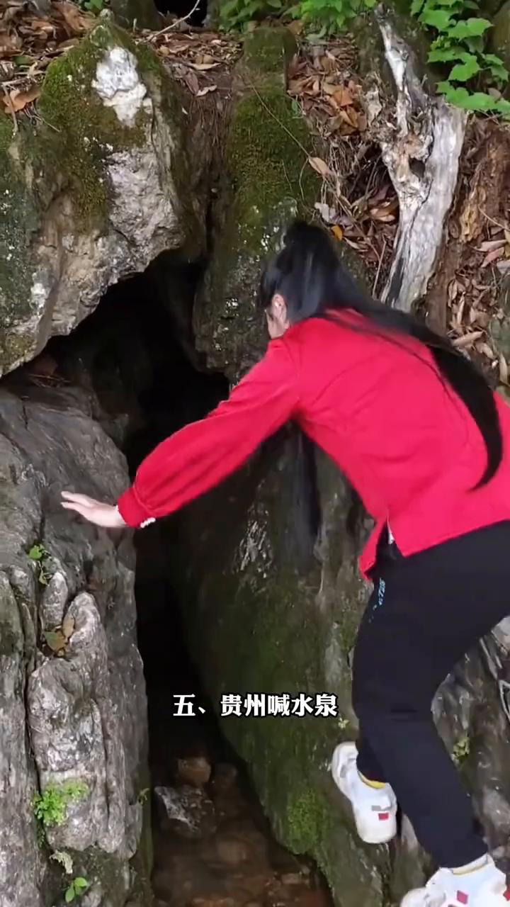 中国最神奇十口怪泉。
中国最神奇的十口怪泉，每一个都奇特无比。
·一、云南怀胎泉