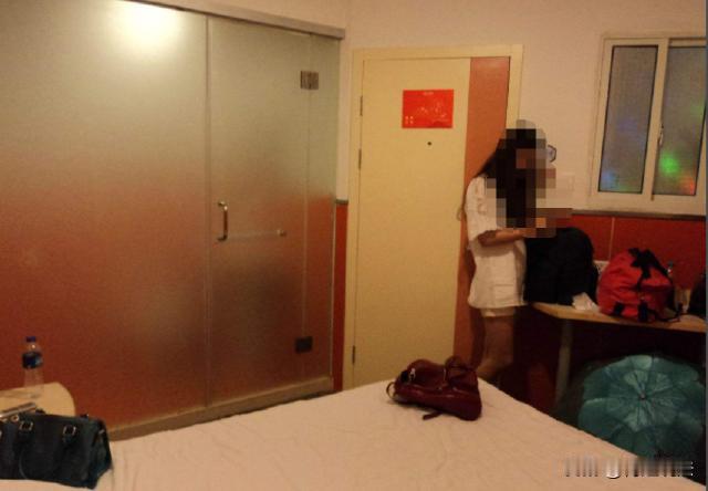 内蒙古，一男子跟一位19岁的女子相约见面，之后在家里发生了关系。自此之后女子一直