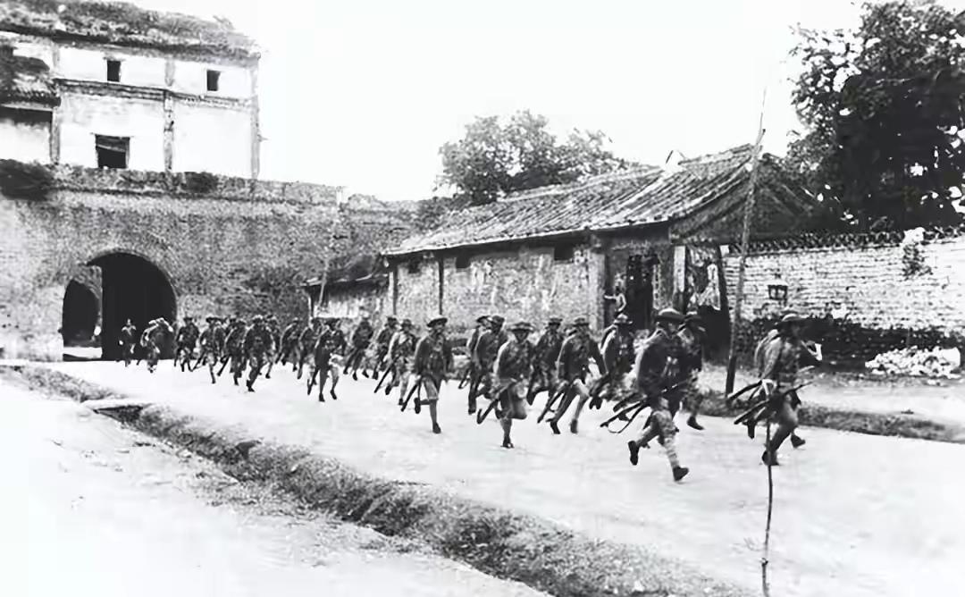 抗战胜利后山东、河北等地都存在着不少的伪军，在日军占领期间，他们镇压民众，屠杀革