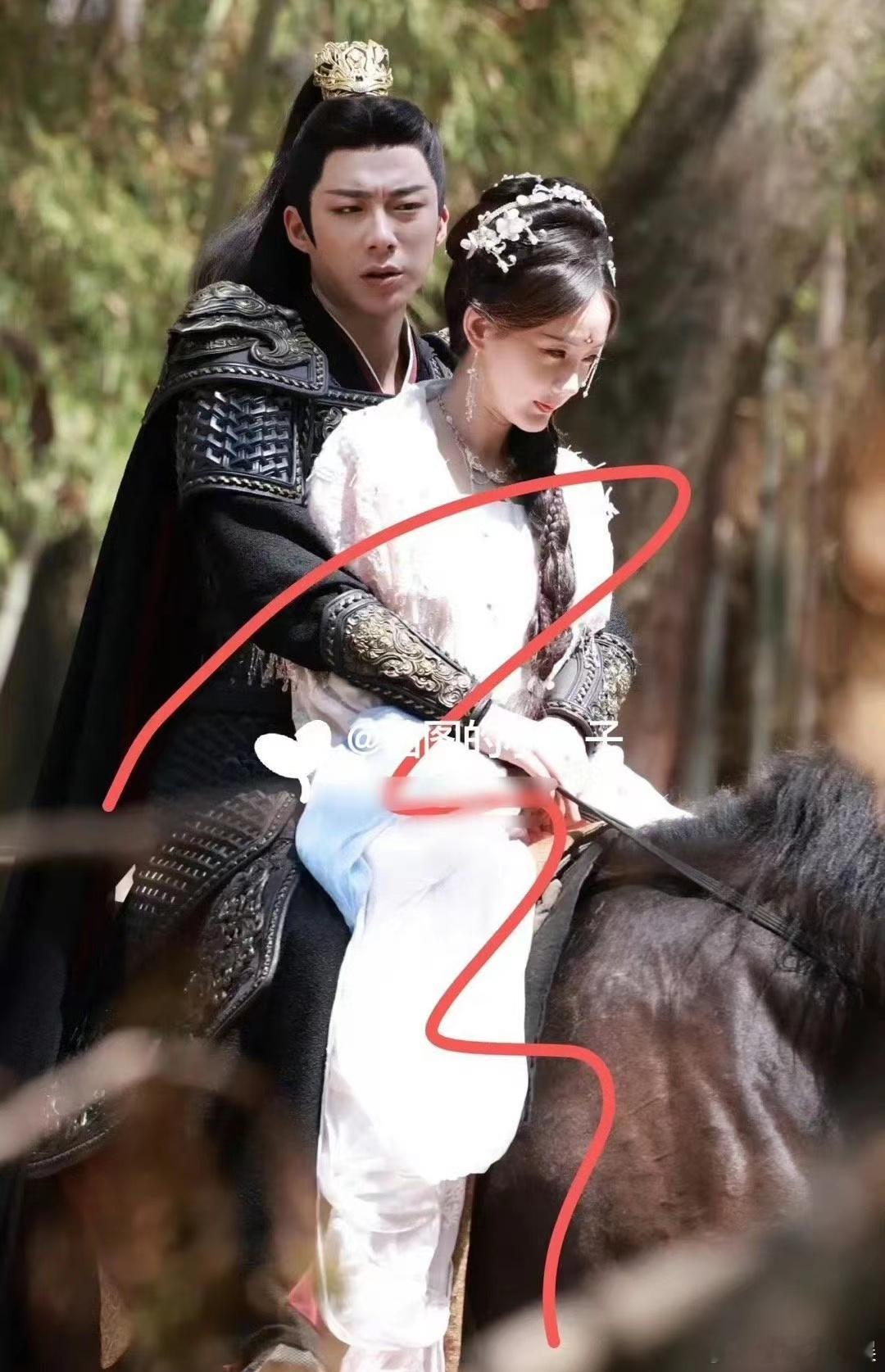 李一桐和刘宇宁这骑马的戏份怎么看起来两个人都挺为难的呀 ​​​