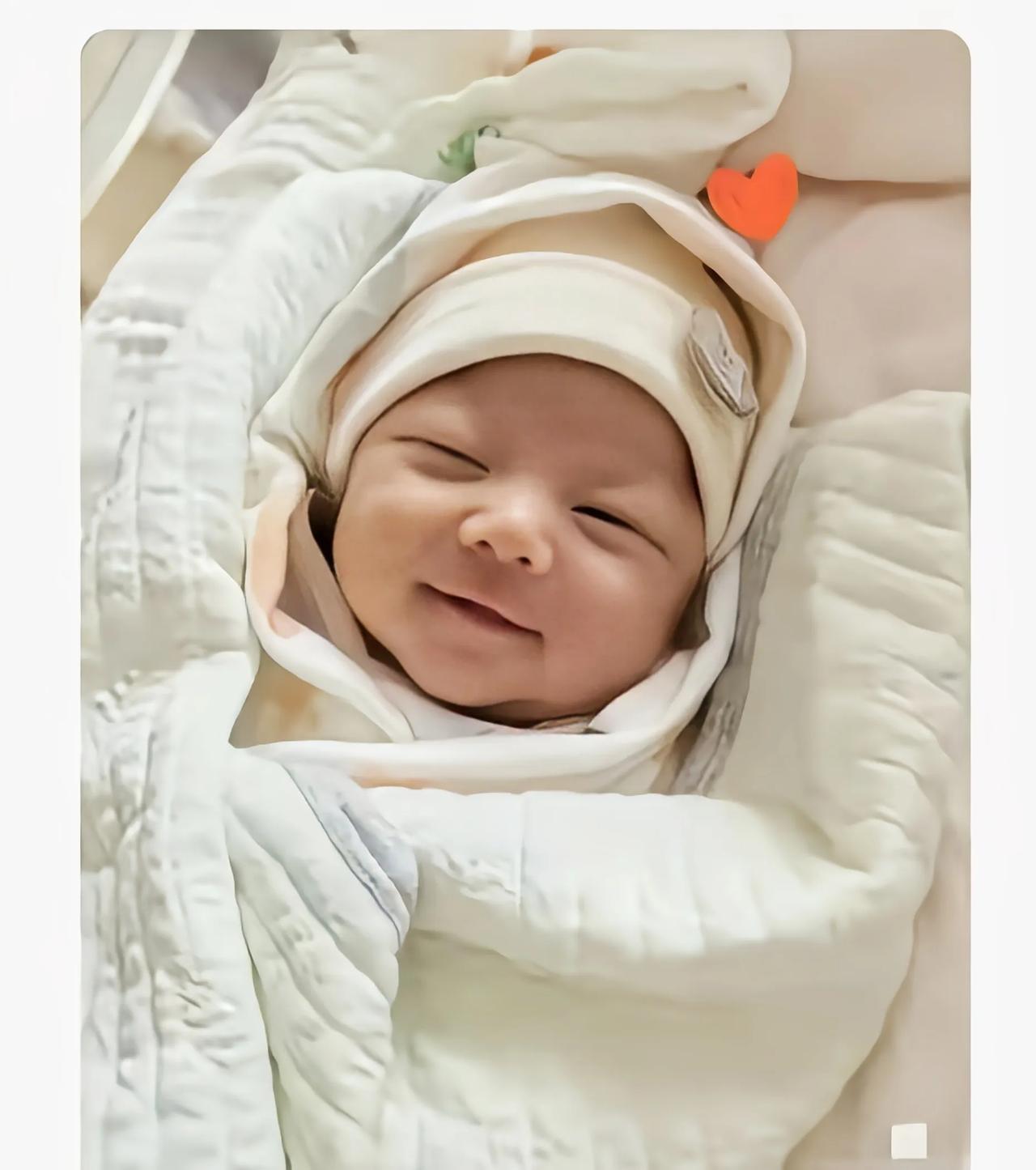 马筱梅生下来“小七宝”，爹妈的优点全凑在这个娃脸上了

刚才刷到朋友发的照片，汪