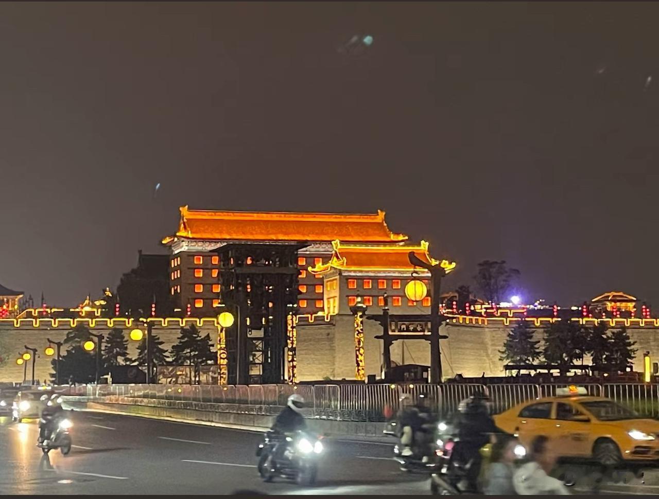 身临其境，终于体会到了，千年古都的美
五一 西安