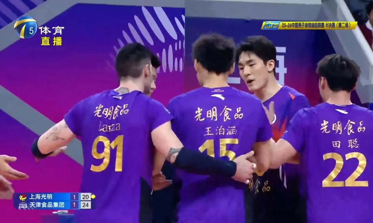 天津男排3-1战胜上海男排！历史上首次杀进决赛！
24岁对攻42岁！天津男排阿利