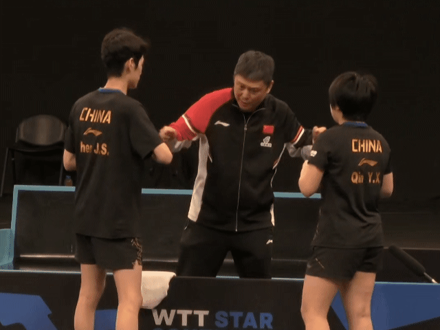 菘哥和蘑菇搭档的不错[赞]！
第一局陈俊菘/覃予萱🇨🇳11-5胜了林昀儒/郑