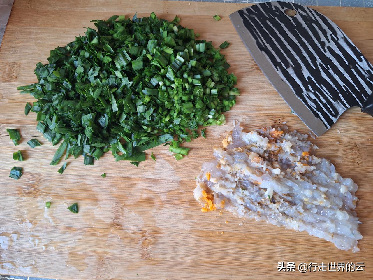 每逢过节，饺子必备。鹅蛋、韭菜、扇贝、虾仁做馅，饺子好吃。就是鹅蛋有点贵，一个六