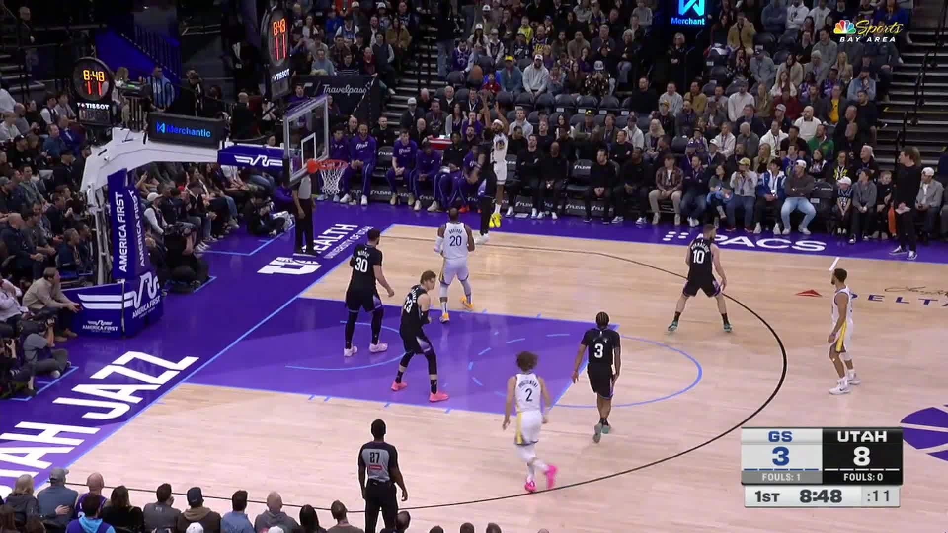 穆迪干拔三分👌勇士11:10爵士。勇士vs爵士