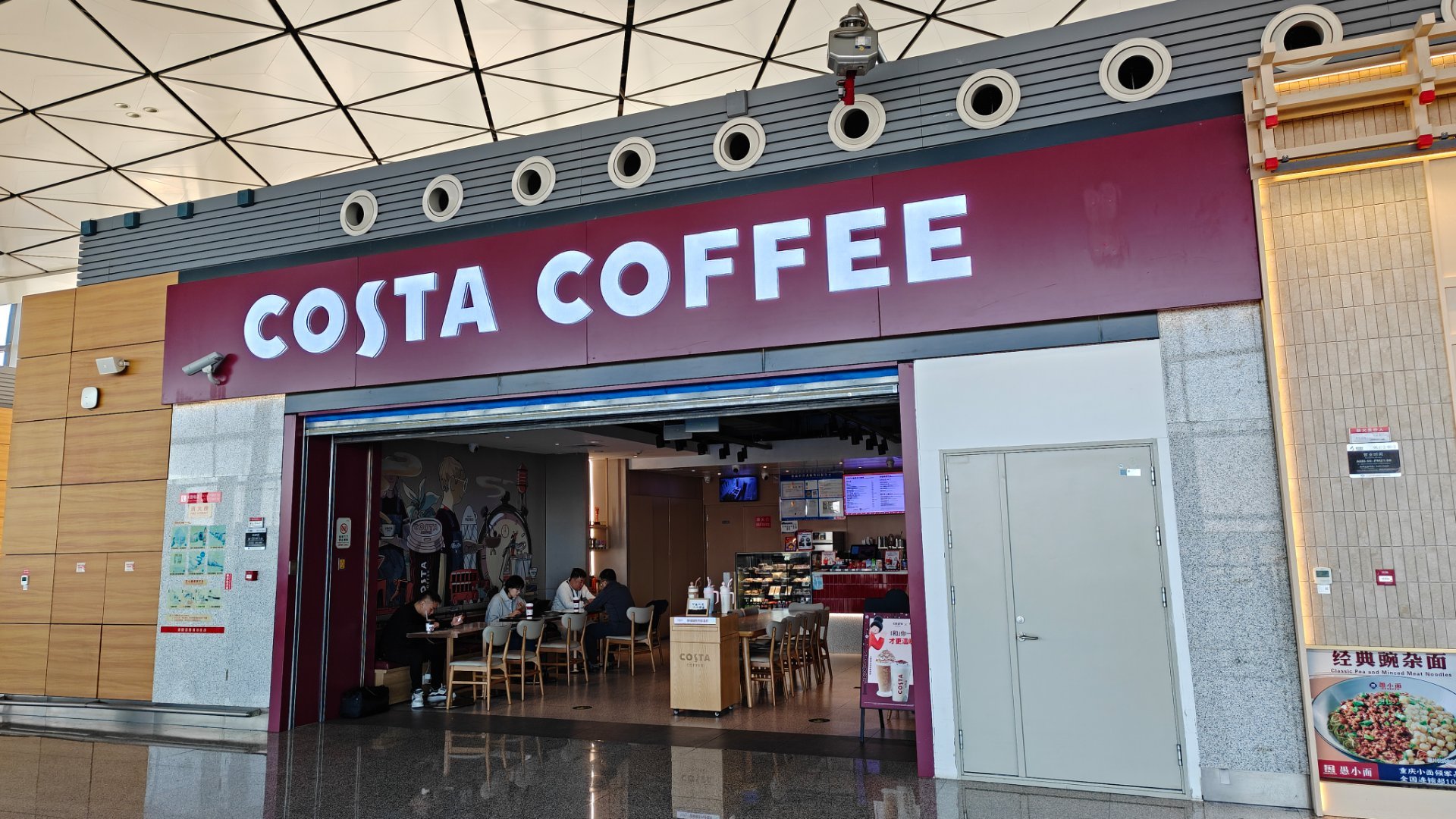 9.9的库迪喝多了Costa一杯美式30大几我有点怂了也没好喝到哪去，都是快餐咖