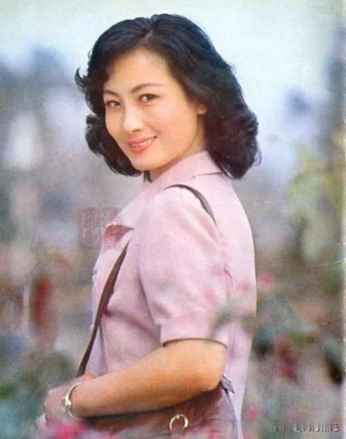 🎬 这位八十年代气质温婉的女演员，还有多少老影迷认得她是谁呢？
