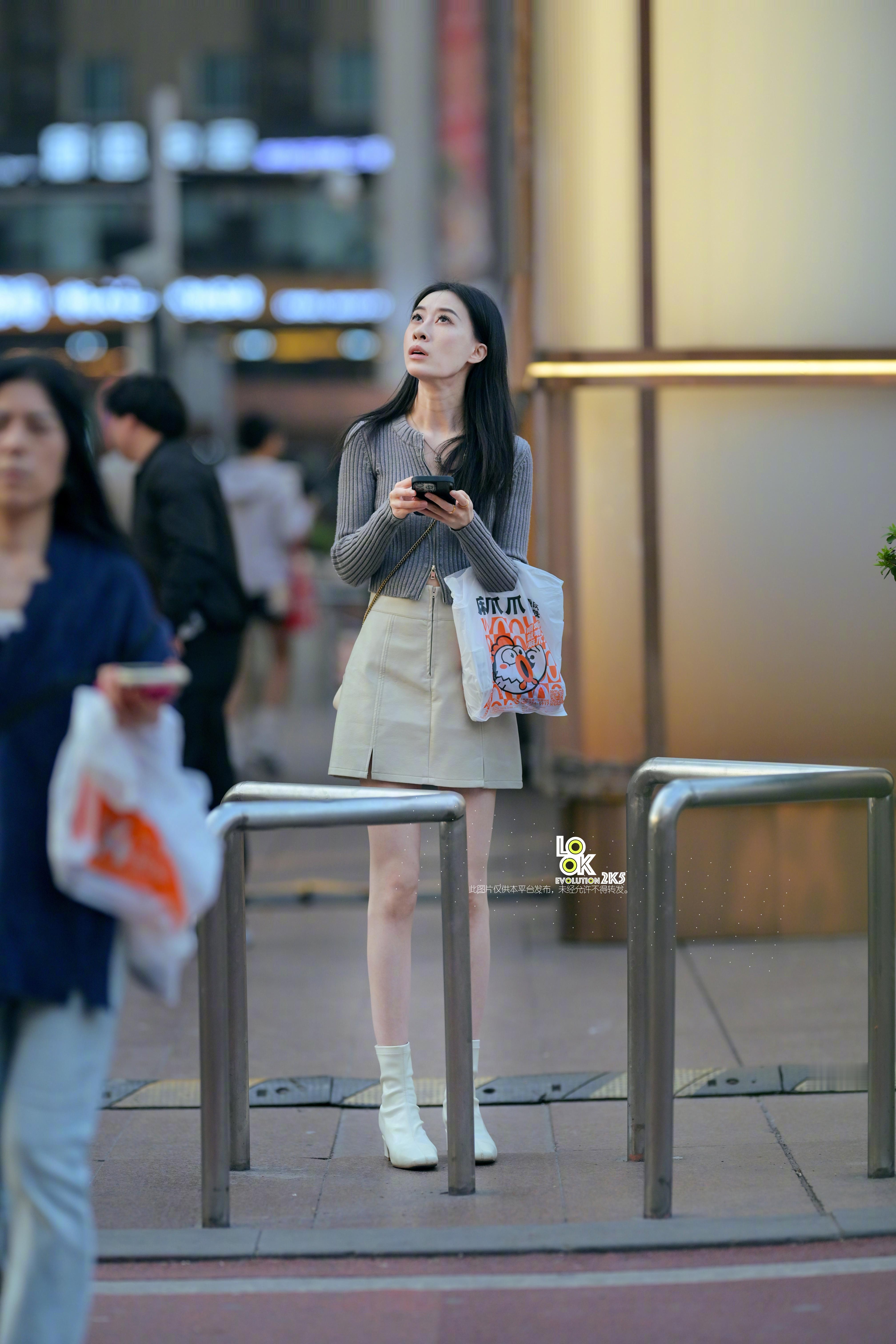 好像在等什么？ 