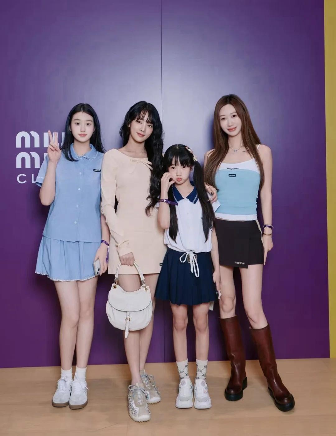 和Minnie拍照啦💗
感谢MiuMiu邀请可以和Minnie一起拍照 她本人