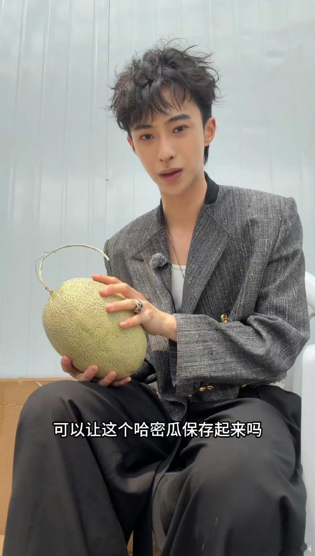 恩利在桃花坞紧急求助谁被恩利可爱到了！把认领的哈密瓜视作心头好，担心无法妥善保存