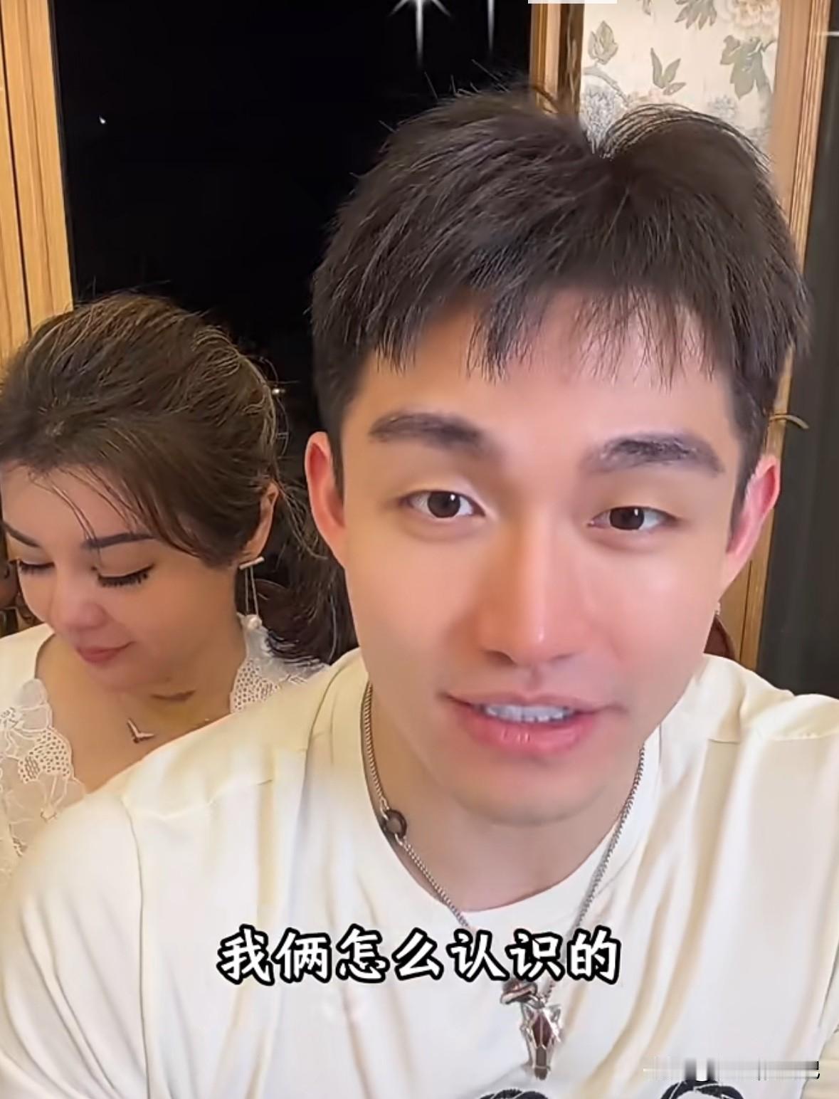 任任直播说漏嘴，说出了他跟于文红相识的过程，跟于文红讲的完全两个版本。
于文红版