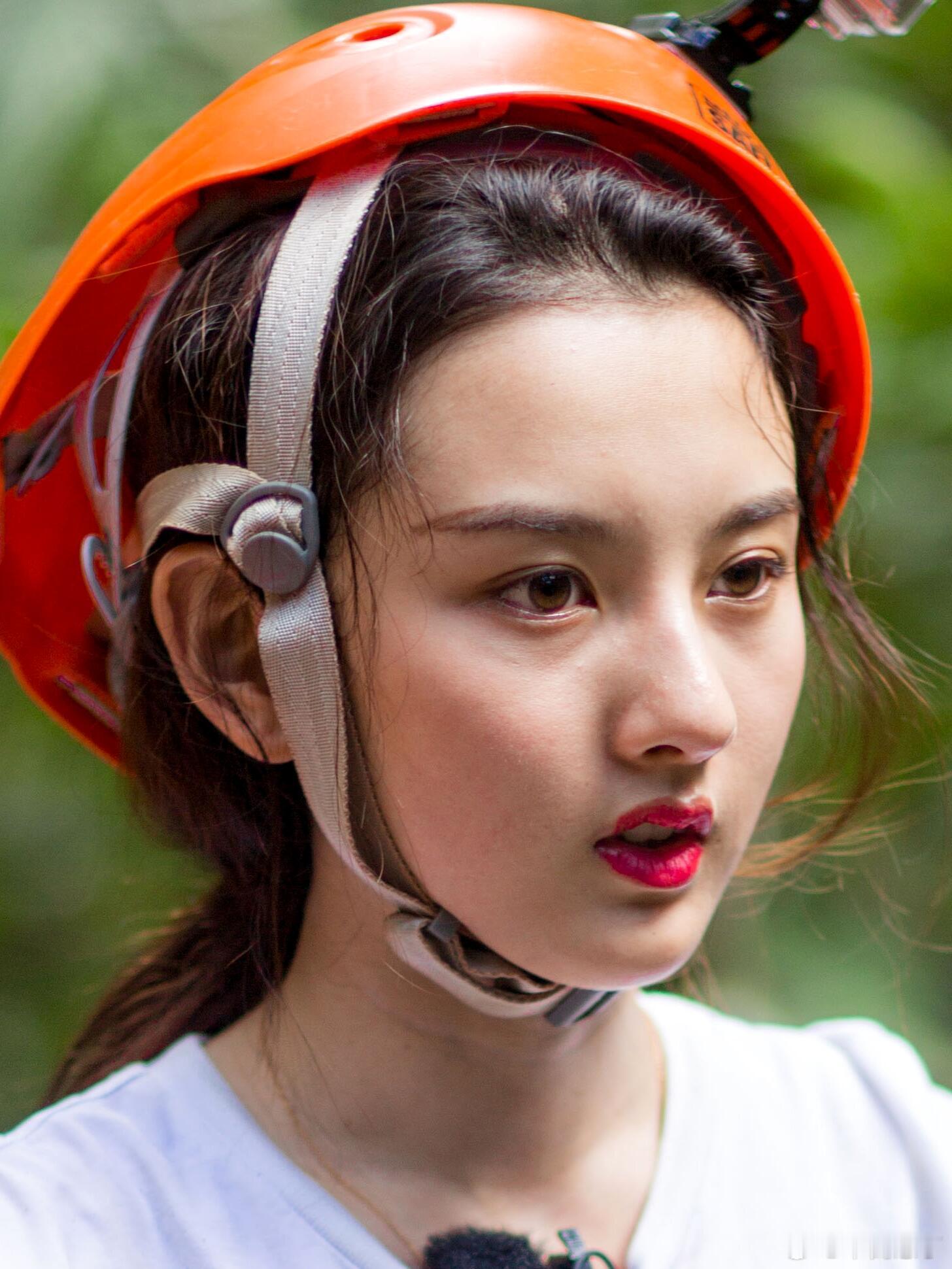 清冽莽然的艳 