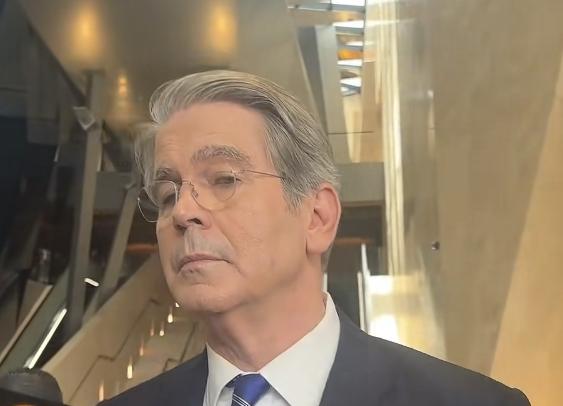 美国继续加大对伊朗经济制裁，不断封锁伊朗石油出口贸易，29日美国财政部的贝森特表