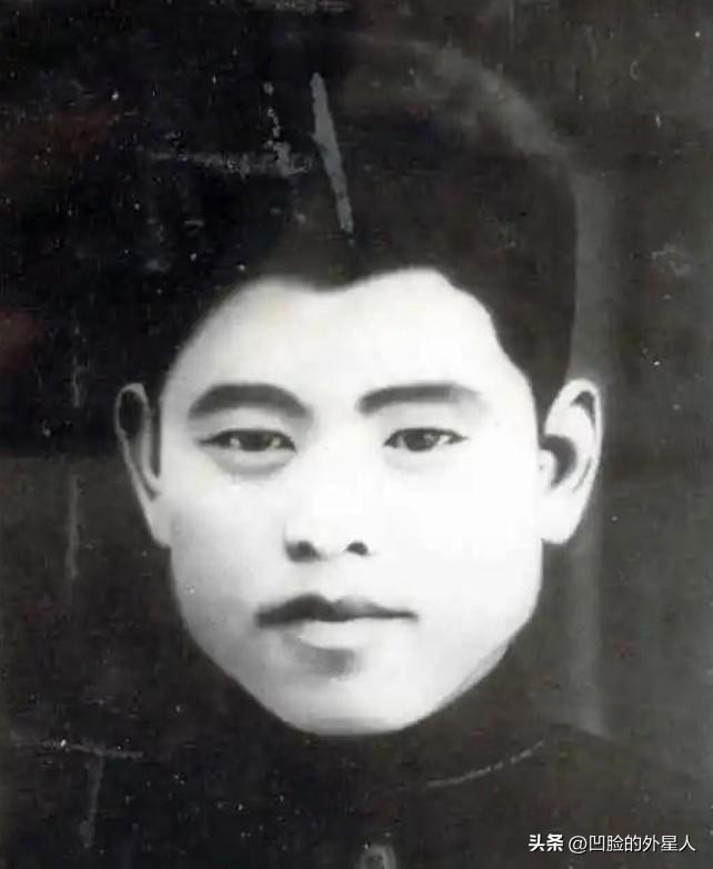 1943年，日军师团长亲赴战场查看八路军尸体，却看到“死人”猛地站了起来，掏出一