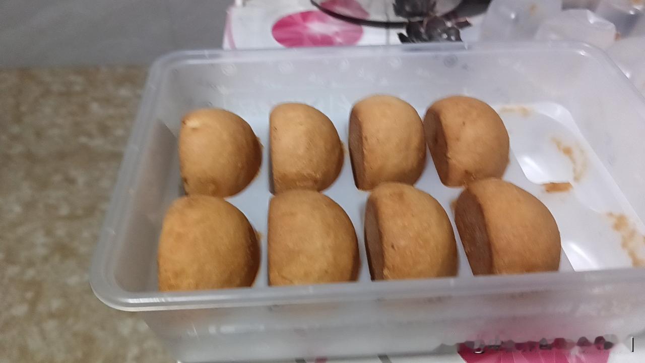 今天品尝了贵州产的贵视云腿月饼🥮

用料充足，味道丰富，整体还不错，下次选择多