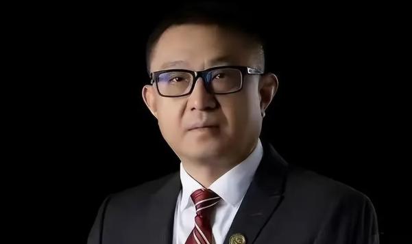 2020年，“核酸大王”张核子借疫情牟利，让国家资金短缺，通过核酸检测造假害了无