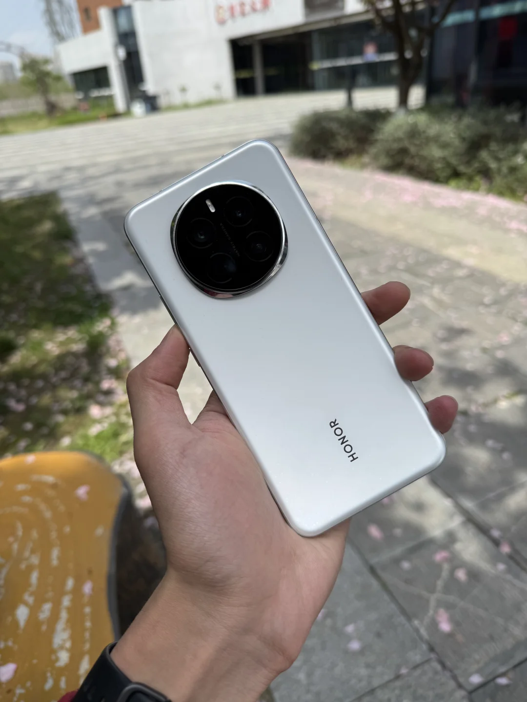 升级了新系统后，荣耀Magic7让我有些破防！原本想换手机的心这一刻终...