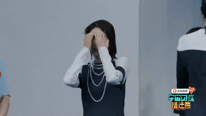 #咪咕星鲜事##白鹿跳水了#勇敢鹿鹿，不怕困难💪！挑战跳水还不忘剧宣，是永远珍