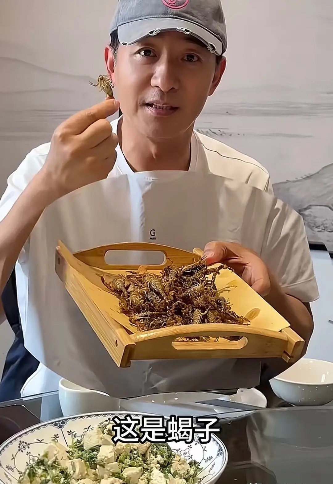 郭晓冬又回老家了，早起第一顿饭直接安排一碗临沂糁汤，泡上油条特别对胃口。中午去饭