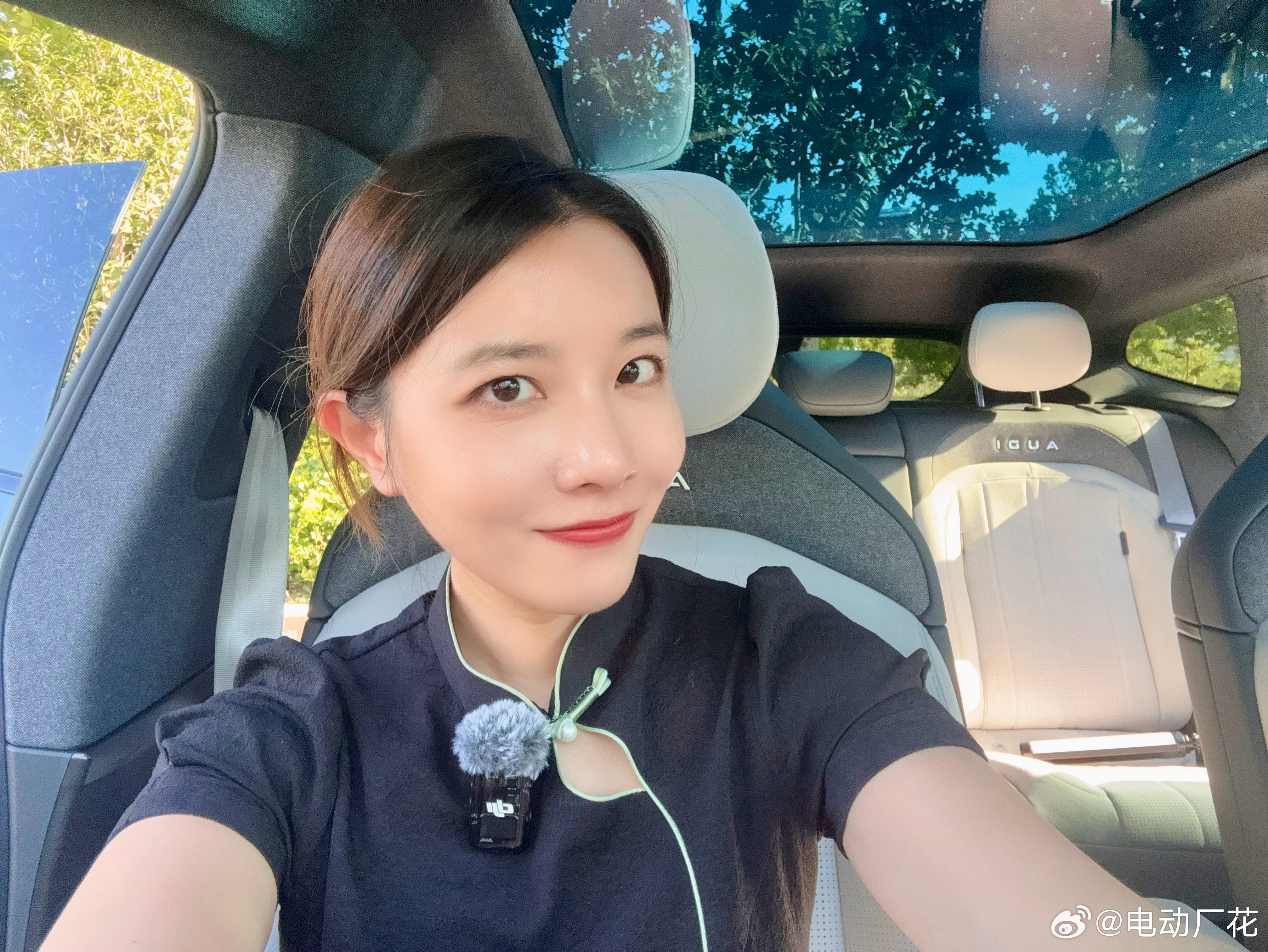 今天拍AUDI E5刚好想采访一下小伙伴们你们有没有特别用得惯电子外后视镜哒？原