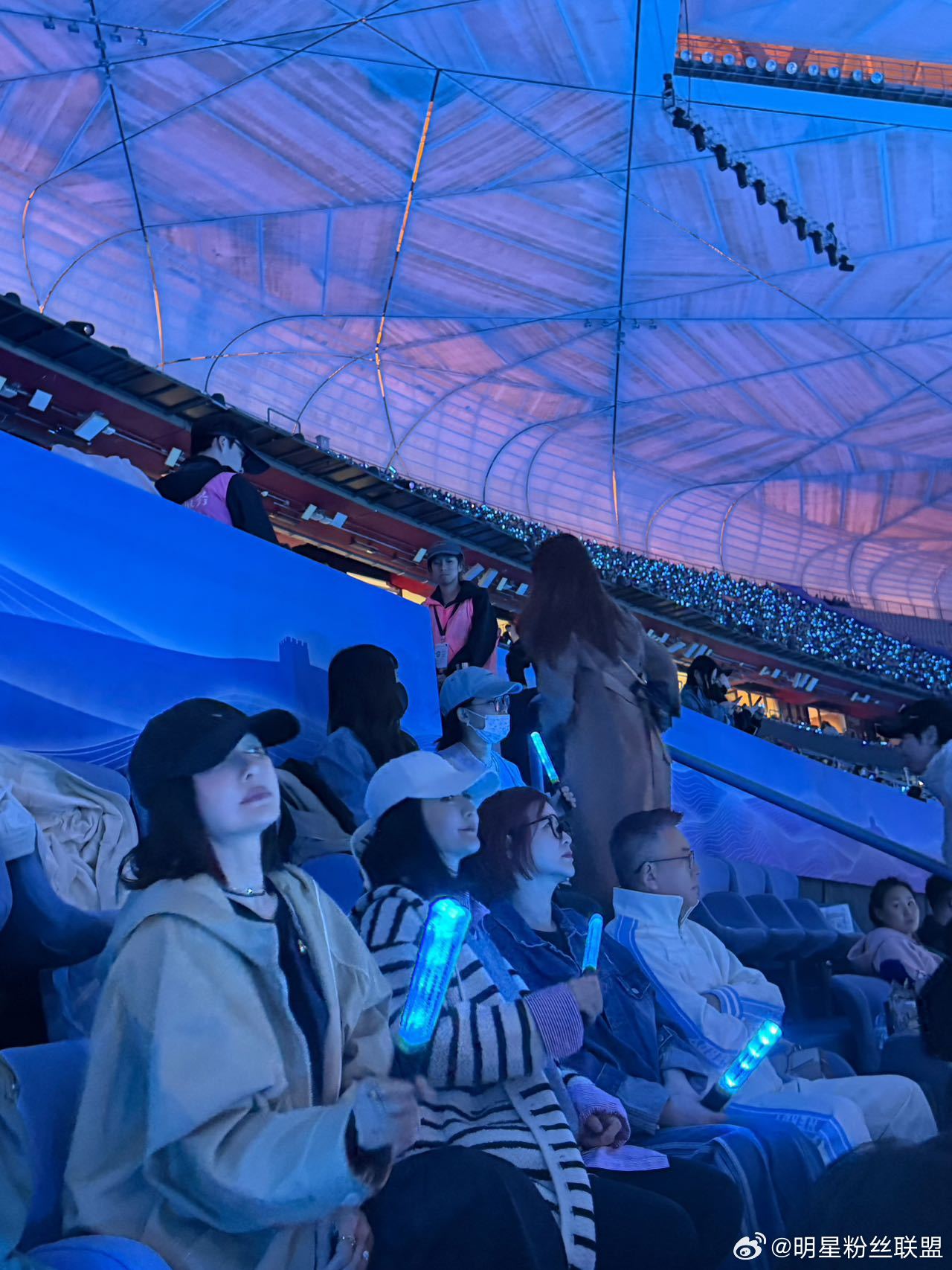 谢娜和奥运健儿看张杰演唱会 张杰演唱会每次观众嘉宾阵容也好夯！没想到现场除了娜姐