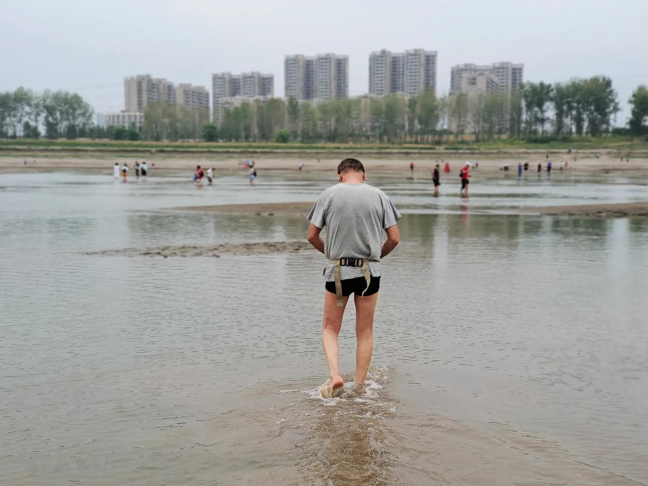 天心洲北侧连接五湖农场，好像不太可能哎，因为有一条支流不停的冲刷泥沙
最有能连接