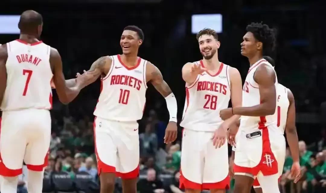 火箭最近10场输掉7场。但最可怕的不是输球，而是输给公牛和活塞时，暴露的同一个细