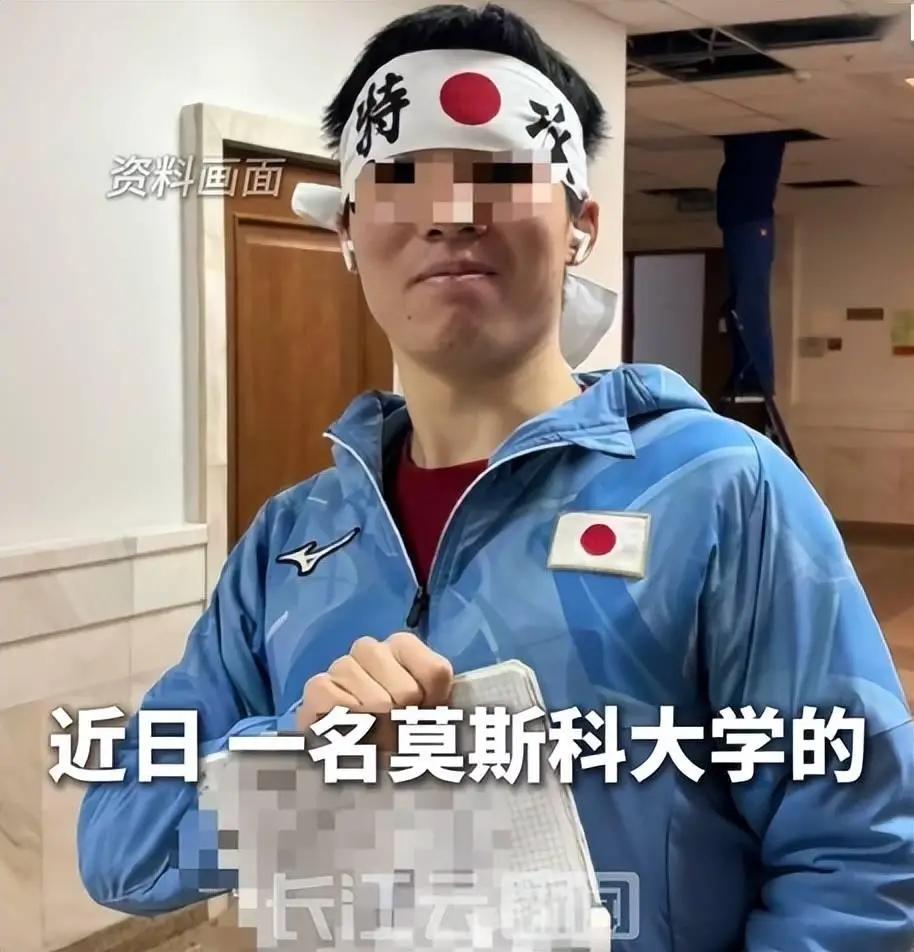 10月19号，陈宇昕被当场遣送回国。气人的是，他竟大模大样穿着印有日军标志的衣服
