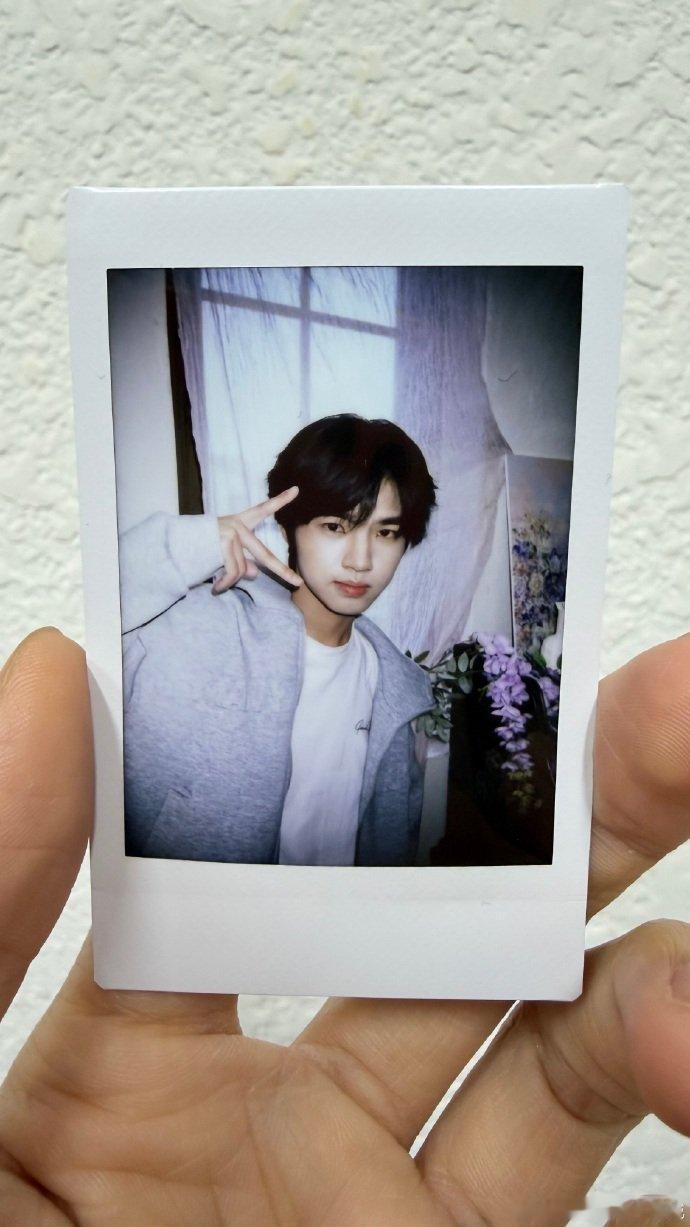 钎城比耶手势拍立得 钎城比耶手势拍立得来喽！ 