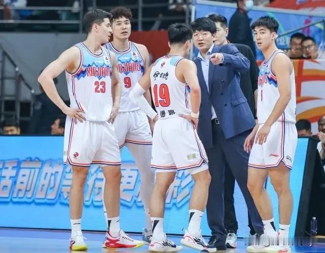 新疆男篮重金买下李炎哲组建豪华阵容，大家都知道新疆队财大气粗，可你真的了解他的实