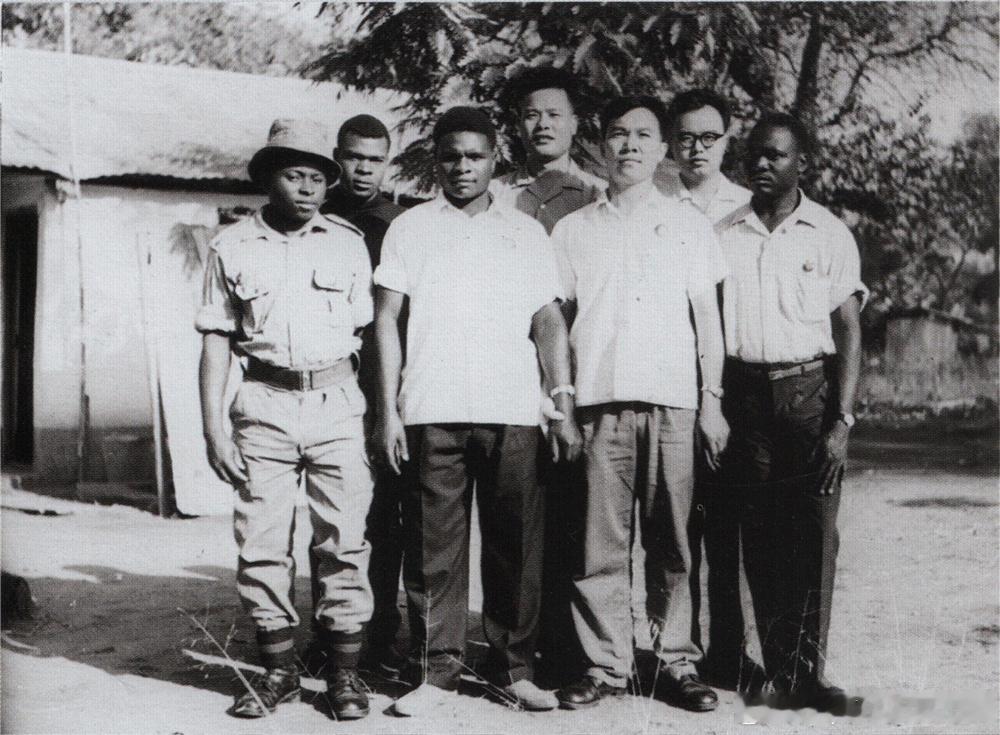 1964年4月，中国军事专家组在坦桑尼亚军事历史全触达