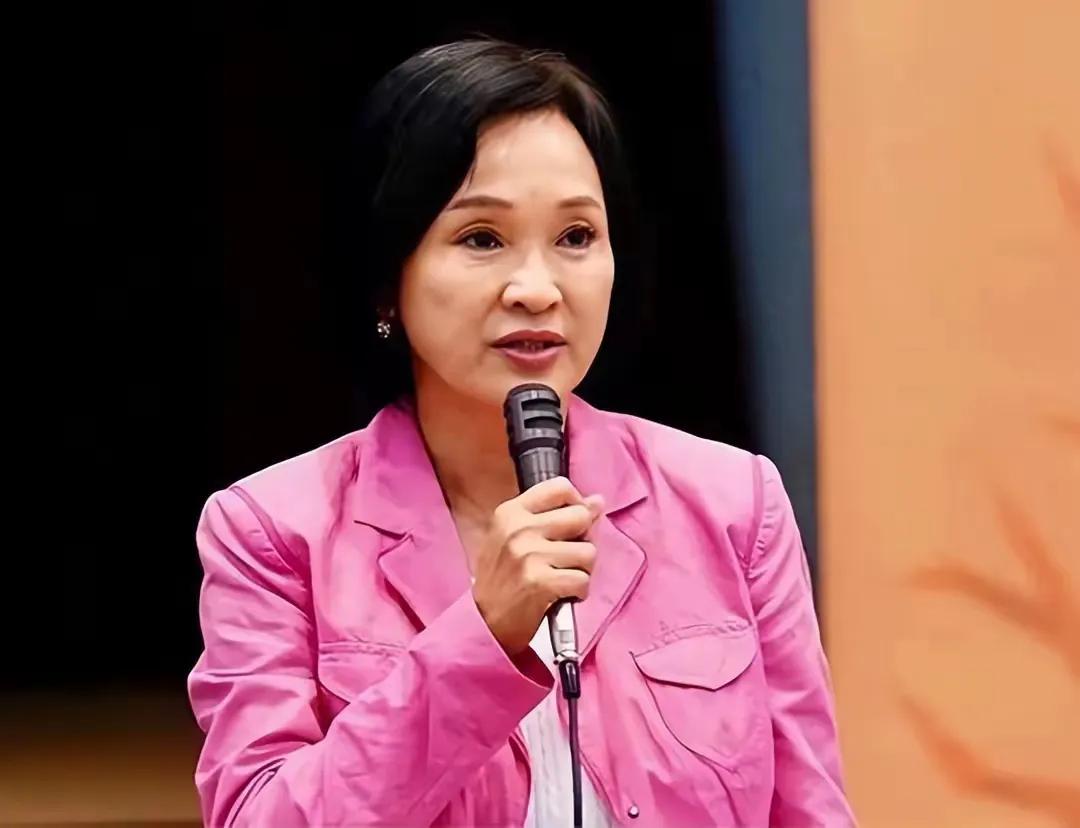 柯志恩大言不惭地在赵少康的节目中谈台湾的“民主与自由”，完全缺乏对大陆的认知，竟