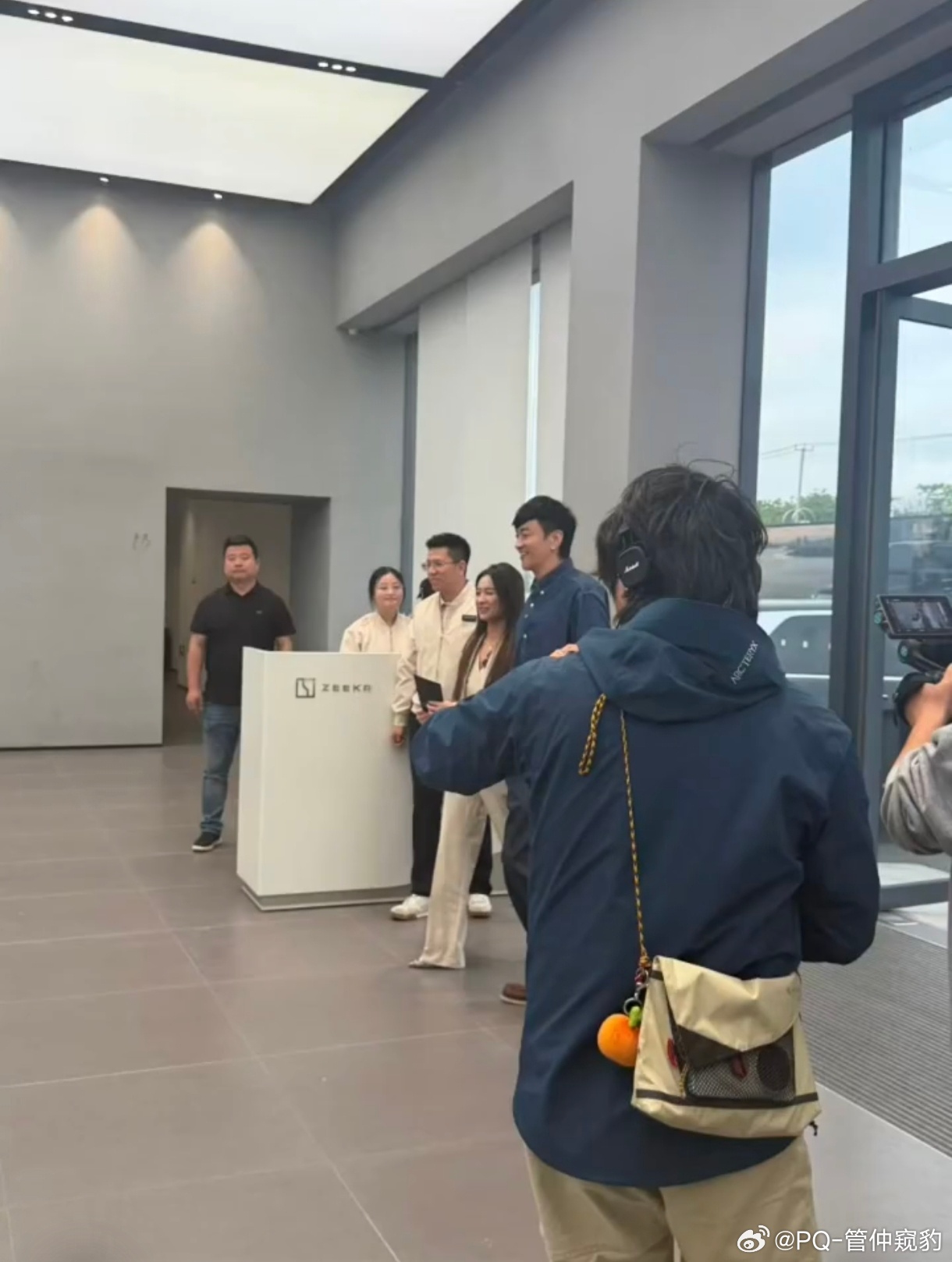 西楚霸王配耀影版极氪8X挺适配的，像乌骓马纯黑0-100不到3s，2.96s好像