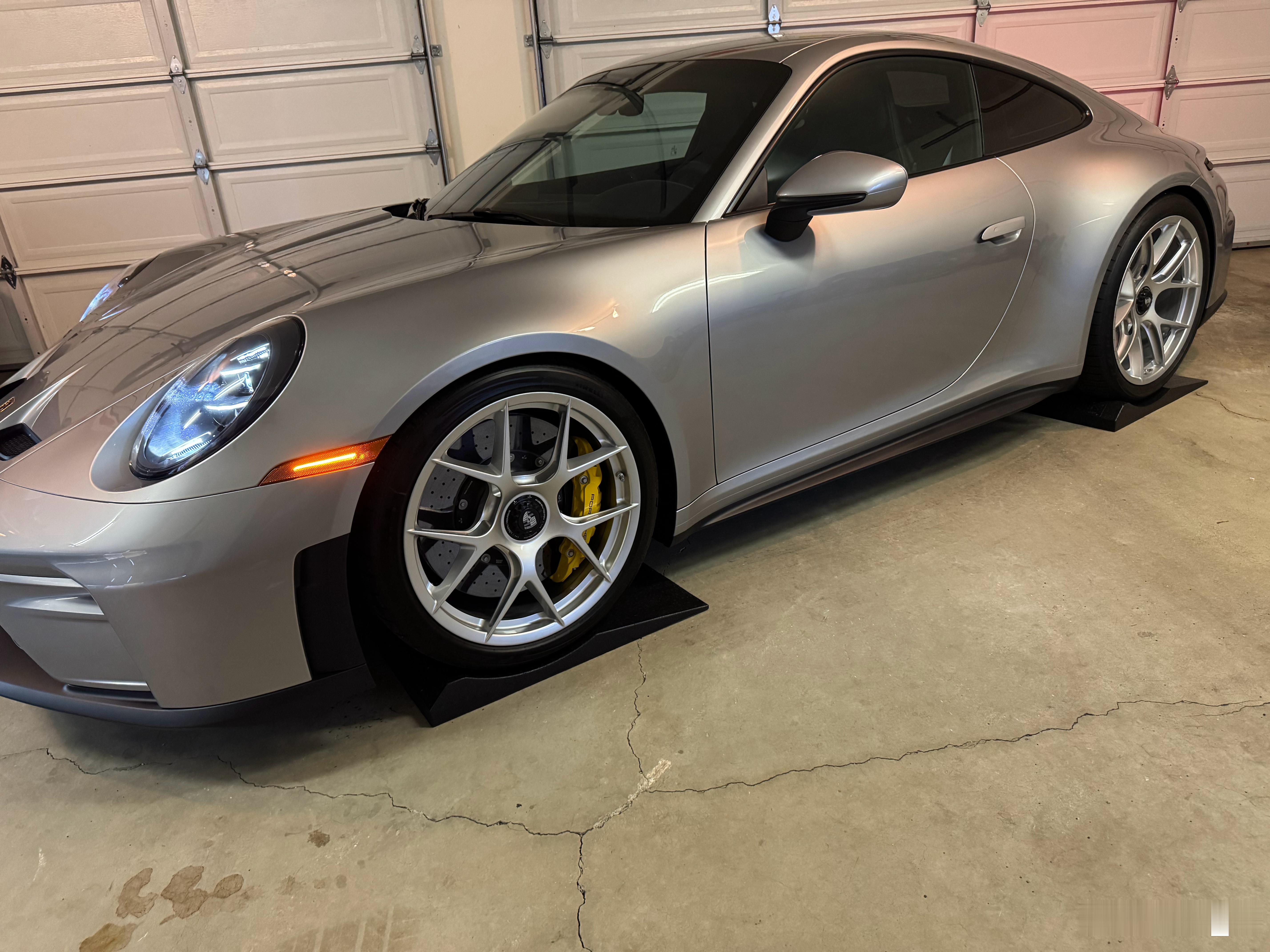 马上就冬天了，车子过冬长期不开的话，建议买个这个，不知道中文应该叫啥，我在淘宝还