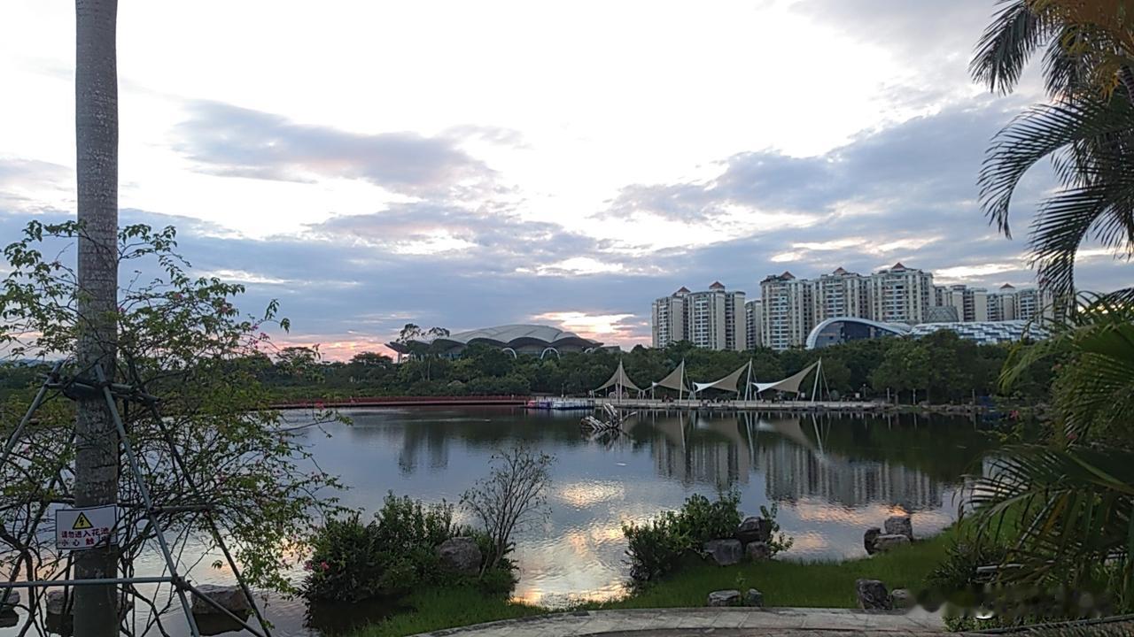 在防城港买房子，同样的价格，是买一套好，还是买两套划算？
在埠上桃源，金石里等小