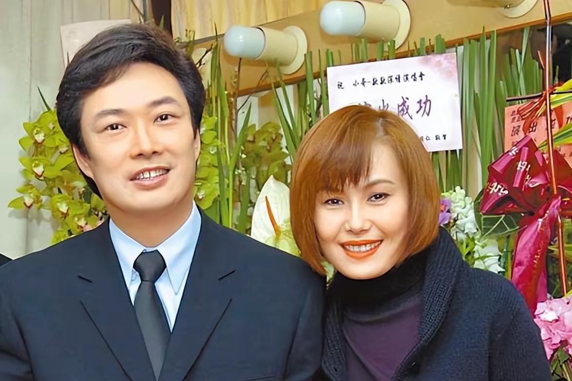两位皆是知名歌手，同样秉持不婚主义。期望他们能相互陪伴、彼此照应。无子女明星夫妻