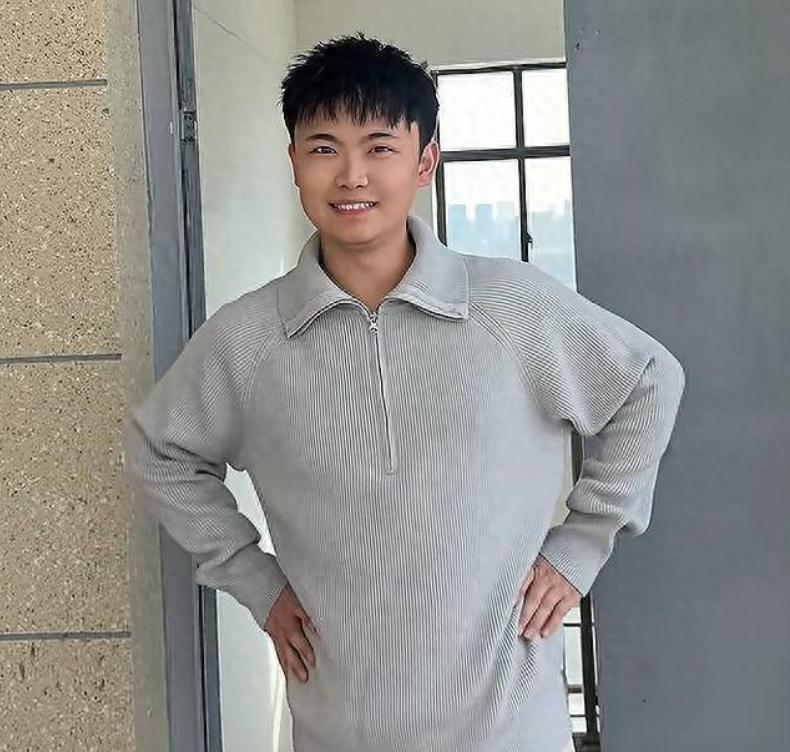 四岁被拐的彭聪聪，21 年后跟亲生父母相认，在此之后他果断退还了养父母给他买的房