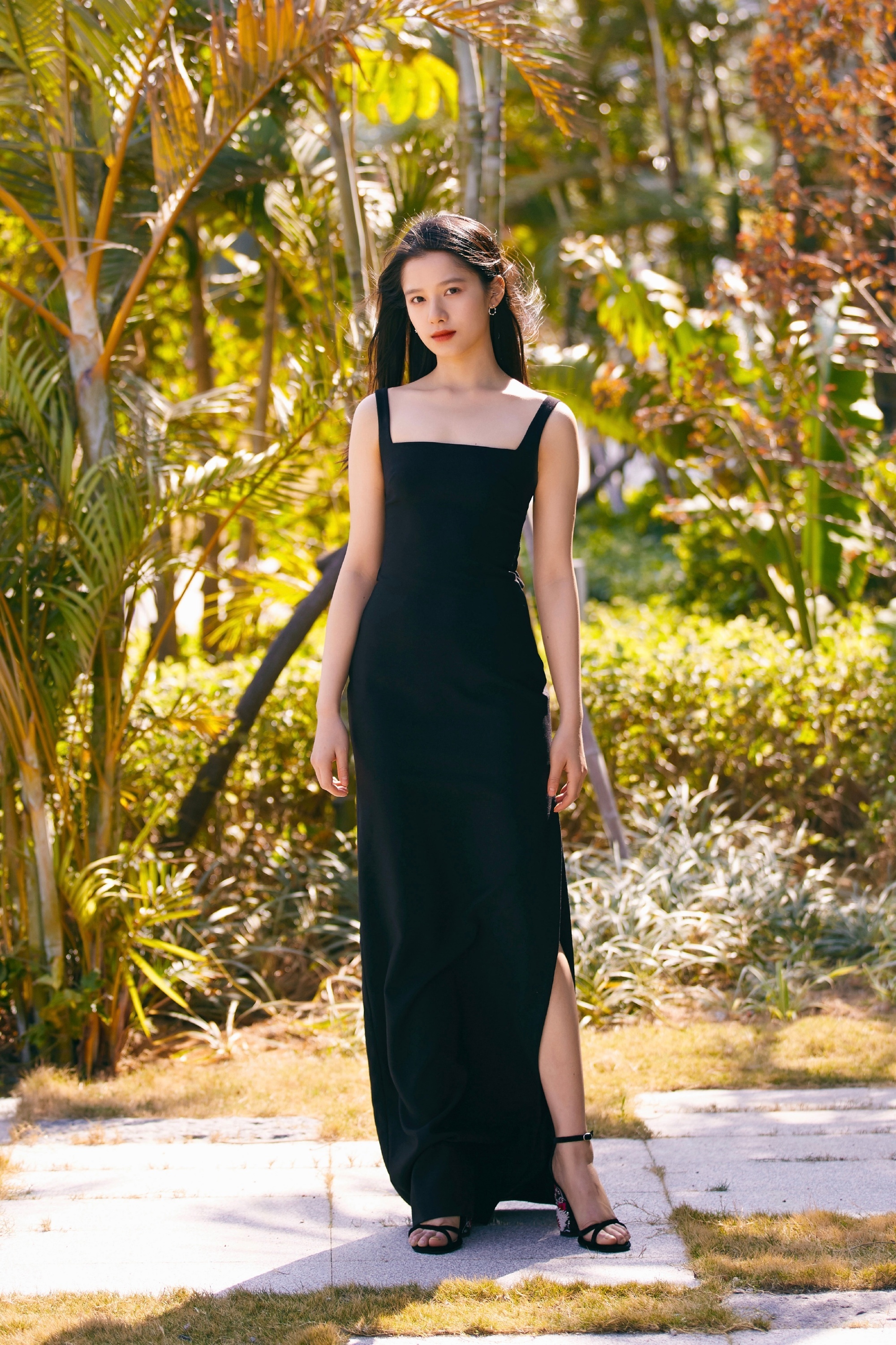 张婧仪，黑色穿搭，美得好高级。张婧仪