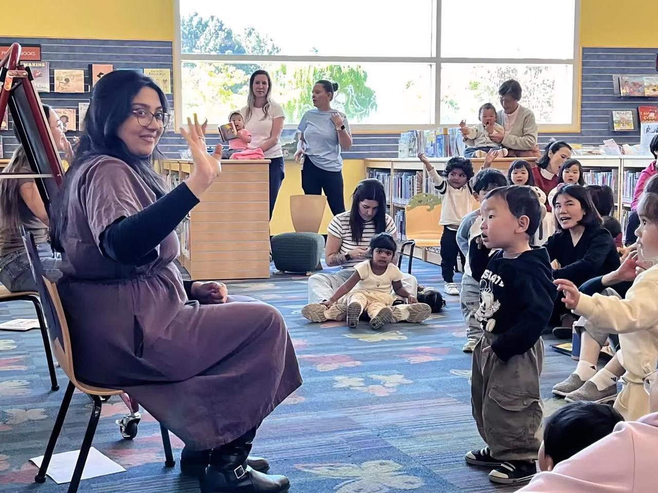 老师答不出小孩的问题，丢脸吗？两个小孩争论难住孔子。
一个讲早晨的太阳比中午的太