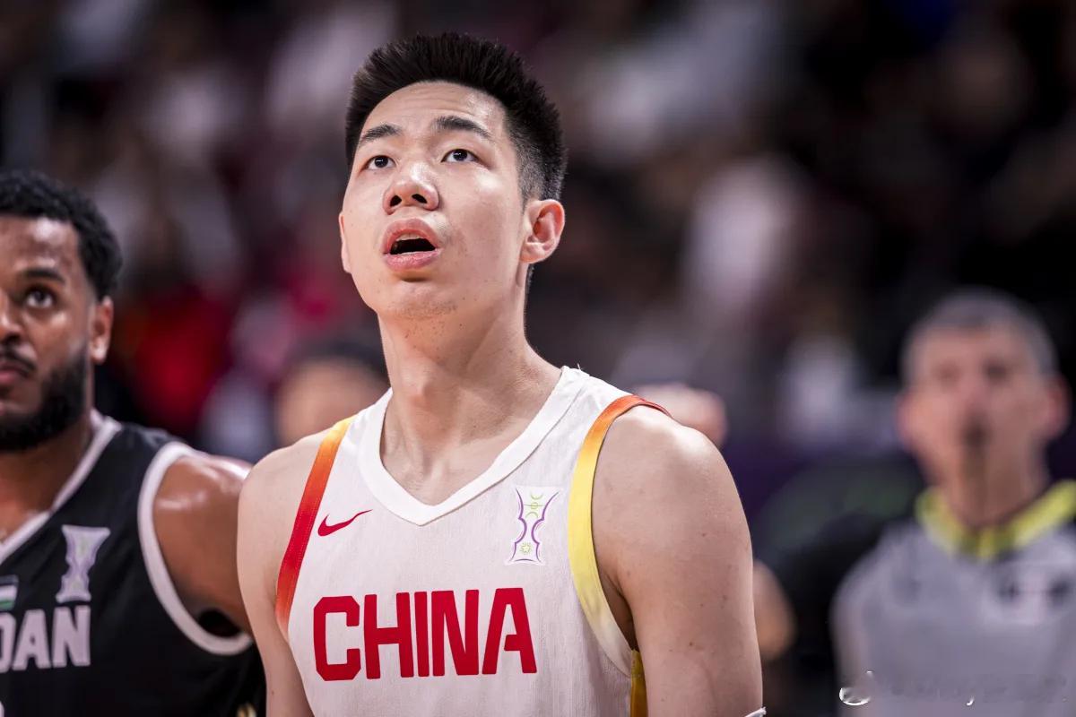 朱俊龙👉王俊杰交接班了！干中国男篮vs澳大利亚男篮 ​​​
