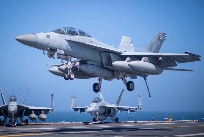 南海，美国“萨尔沃”号打捞船姗姗来迟，美军忙着找坠海战机残骸，网友吐槽比抢红包还