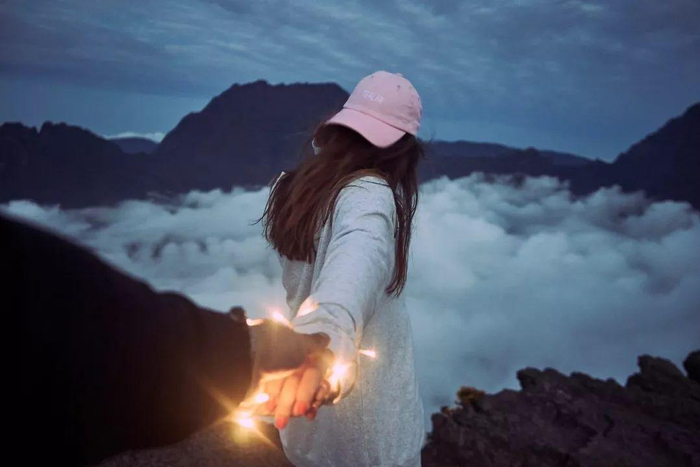 对一个人好感倍增的小细节真正拉满好感的从不是刻意讨好，而是不经意的温柔、懂得顾及