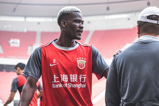 海港队进行德比赛前最后一练，蒋光太、安佩姆、克劳德现身