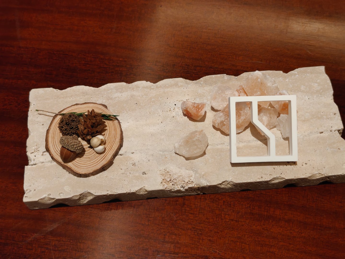 和大家汇报一下我今天一天的行程，早上 6 点起来赶飞机，8 点从云南丽江起飞到武