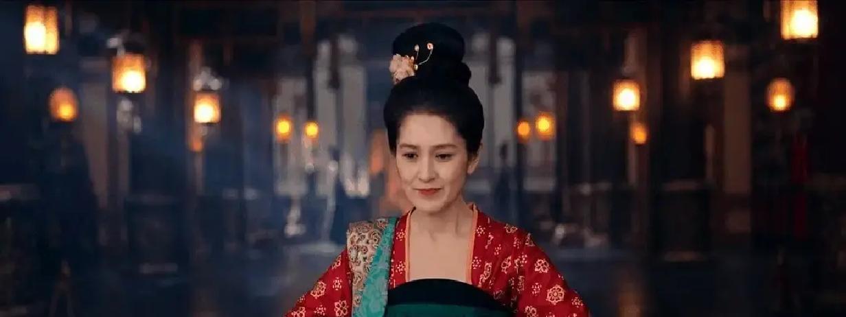 《唐诡奇谭》凶手，白杀八条命。
 
老头一句“灭门血债”，他信了二十年，刀刀砍向