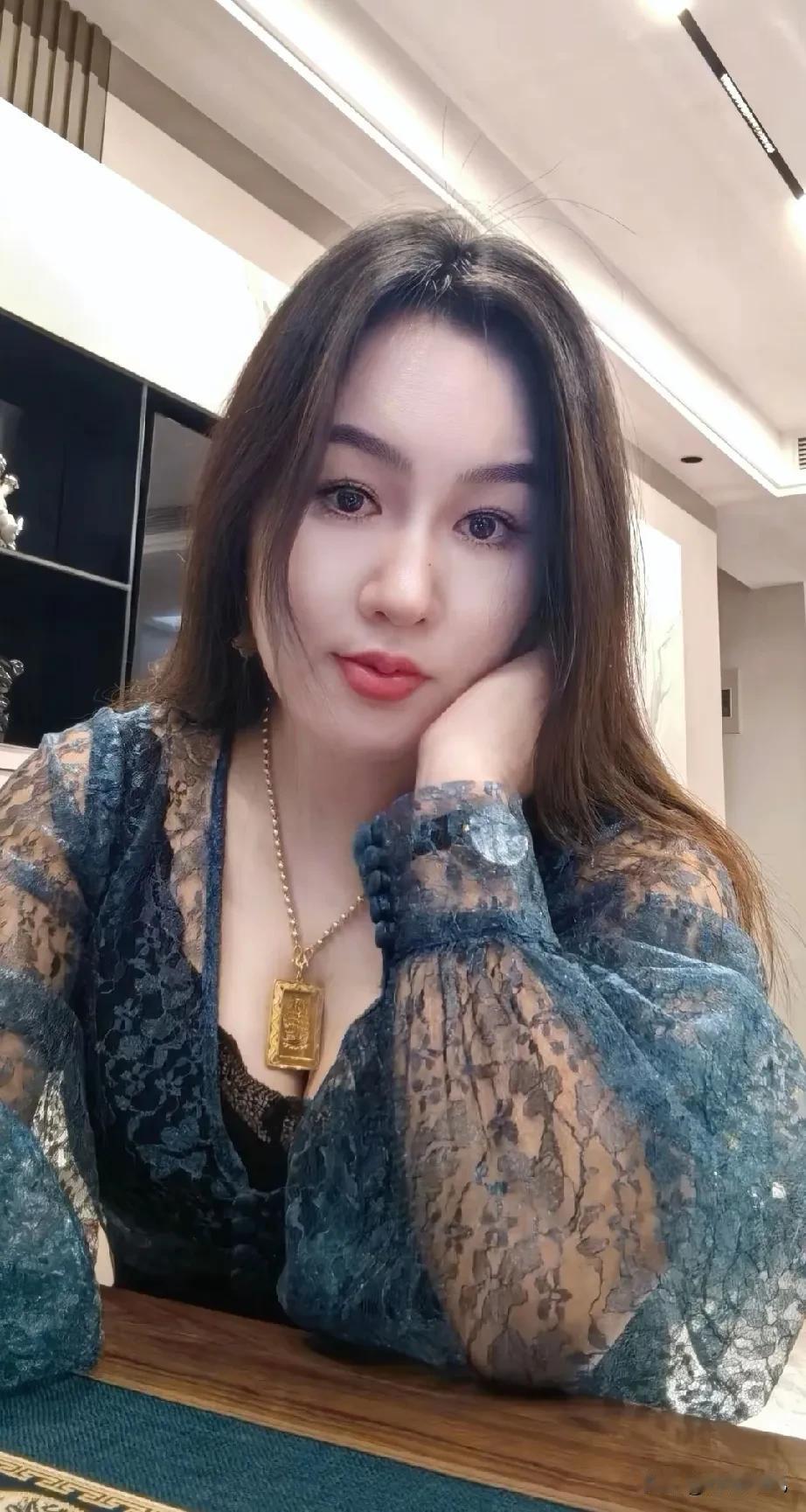 86年
40岁
人至中年方才顿悟
一人难为百人心意周全
百人难遂一人内心所愿
