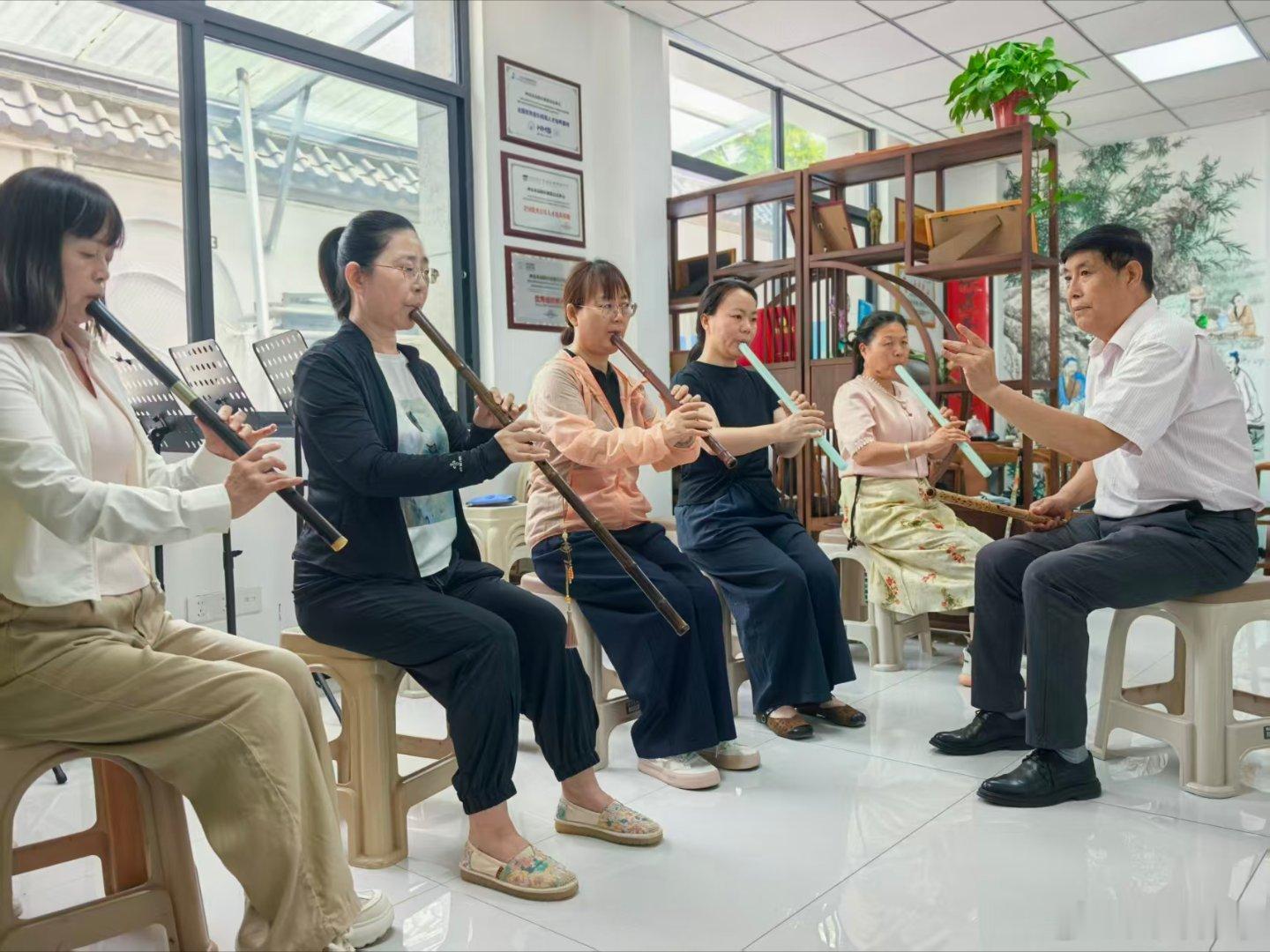 【青年夜校免费学吹箫解压又治愈】吹箫自带“交响乐”音效？高陵洞箫的独特之处在于“