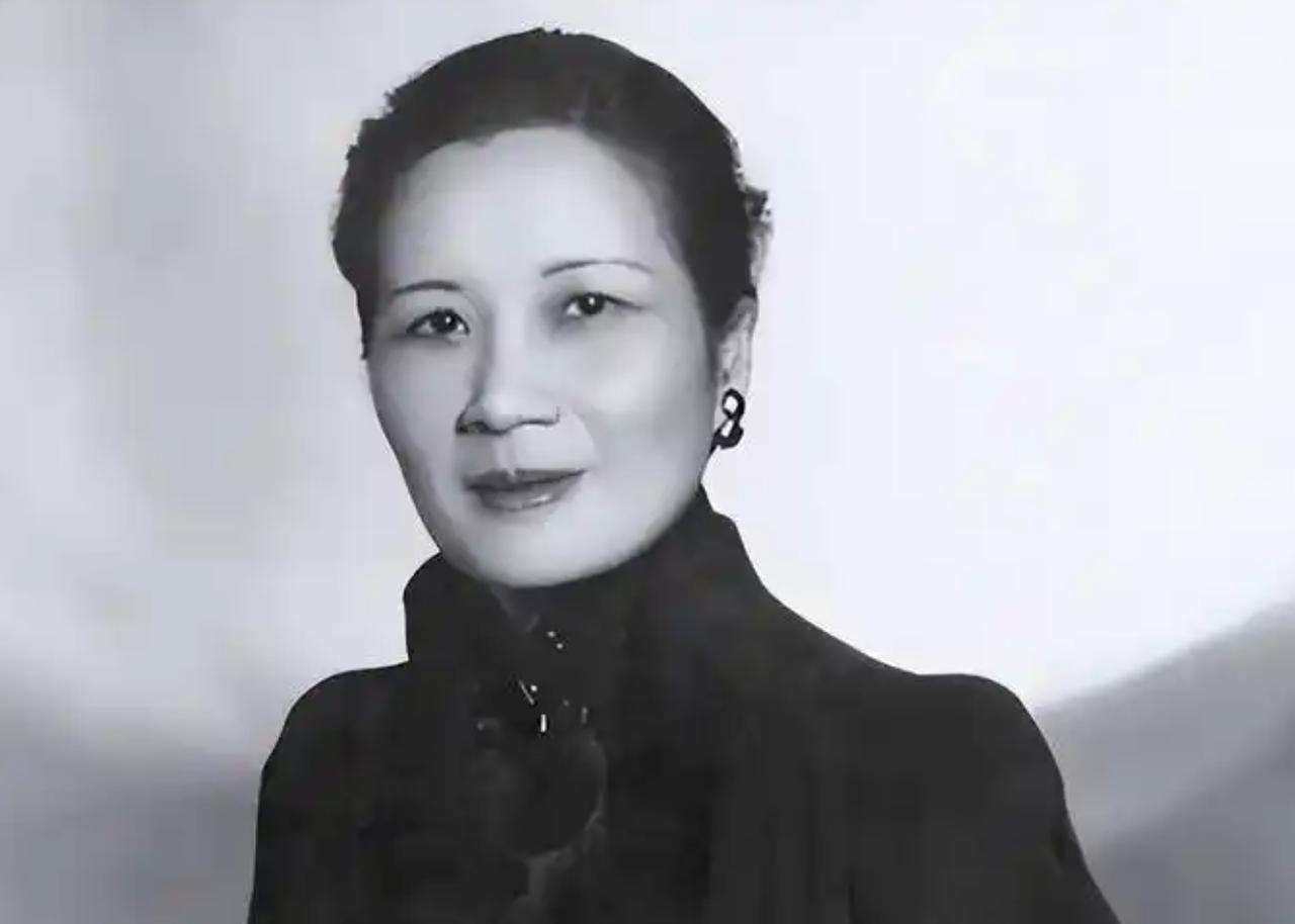 宋美龄价值2亿的麻花手镯，戴到离世：第一任主人仅花费4万大洋
 
你敢信吗？民国