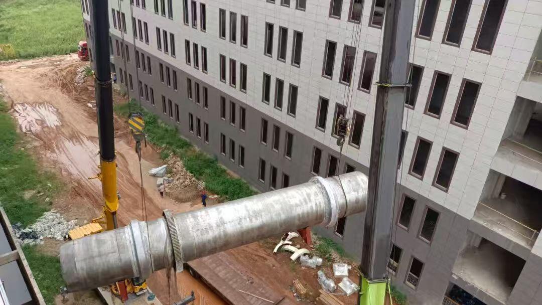 菜窑？单锅长度 13.9 米、直径 2 米，堪比小型货车，三台总重达108吨。